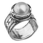 Кольцо серебряное с жемчугом