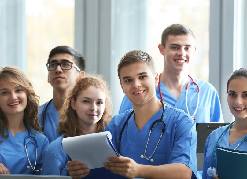Больше еще больше медиков или почему абитуриенты выбирают карьеру в медицине