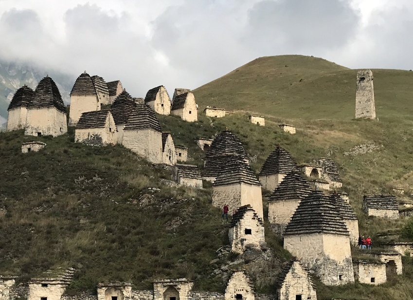 Город на костях что случилось в Даргавском ущелье 700 лет назад и почему даже храбрые горцы не ходят туда ночами