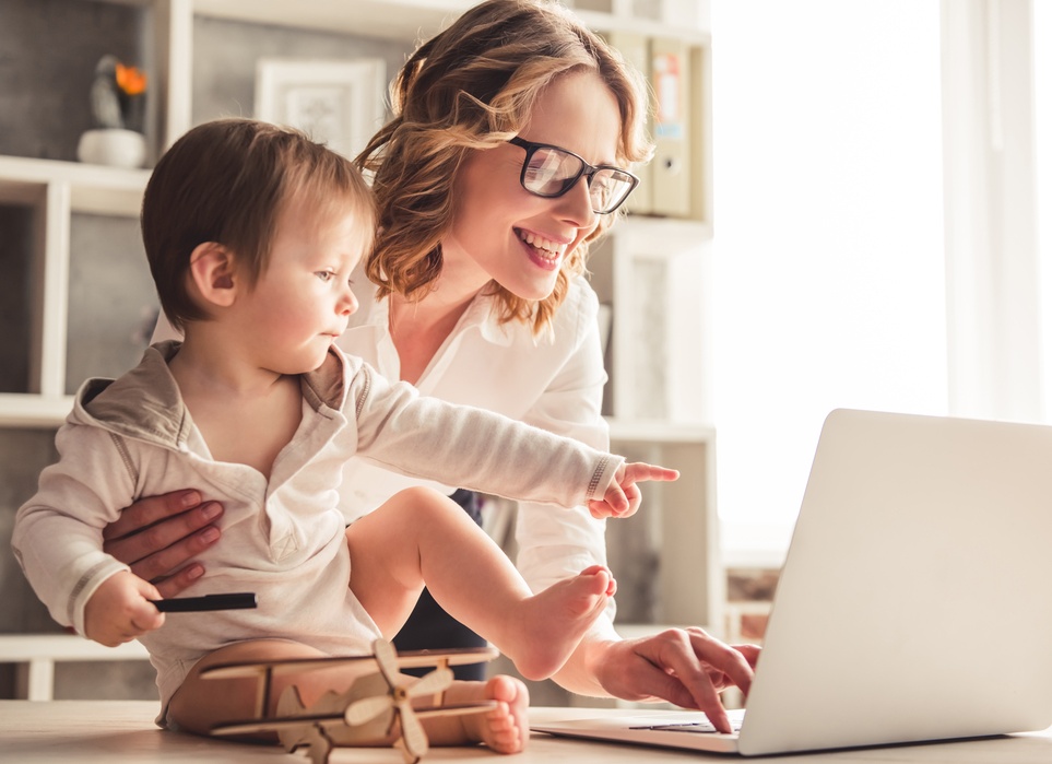 Как сидели в декрете мамы разных тысячелетий