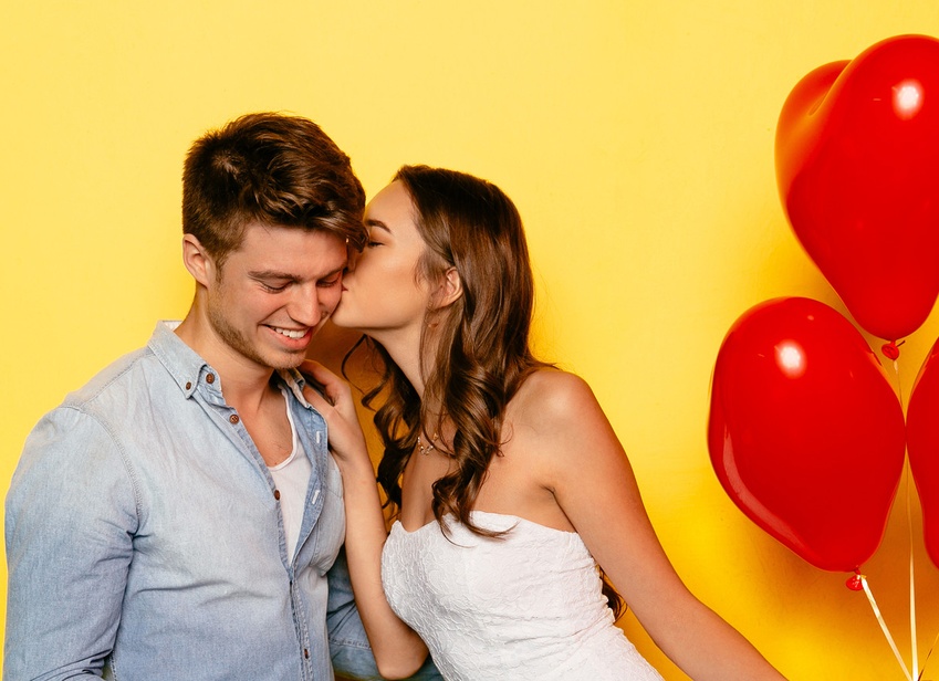 100 идей что подарить мужчине на 14 Февраля в 2023 году