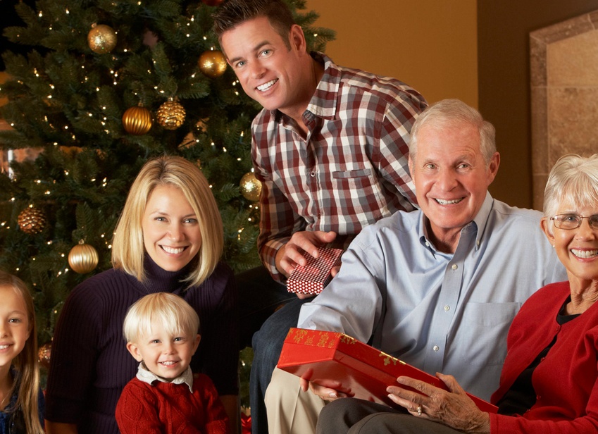 Что подарить бабушке и дедушке на Новый год 9 вариантов для души и для дома