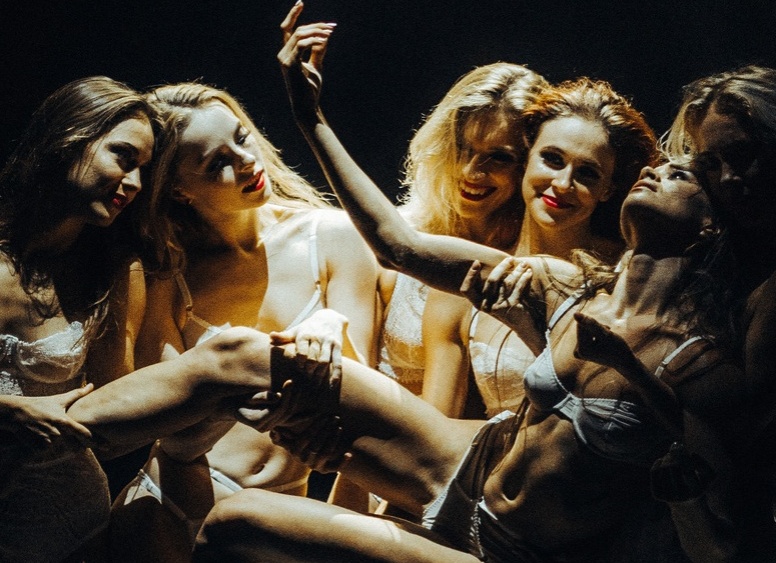 Чего хочет женщина французское кабаре Crave в Москве