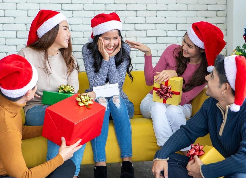 До 2 тысяч рублей что подарить коллегам если вы играете в Тайного Санту