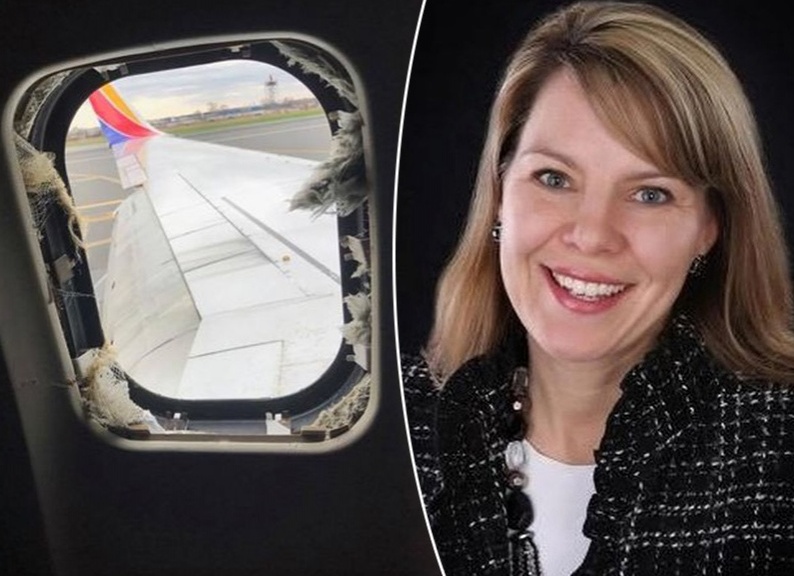Пассажирку самолета в Америке высосало из окна